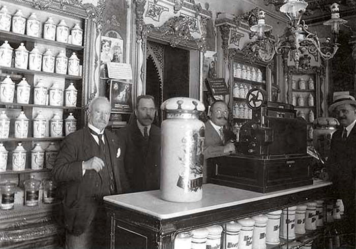 La farmacia Deleuze a principios del siglo XX