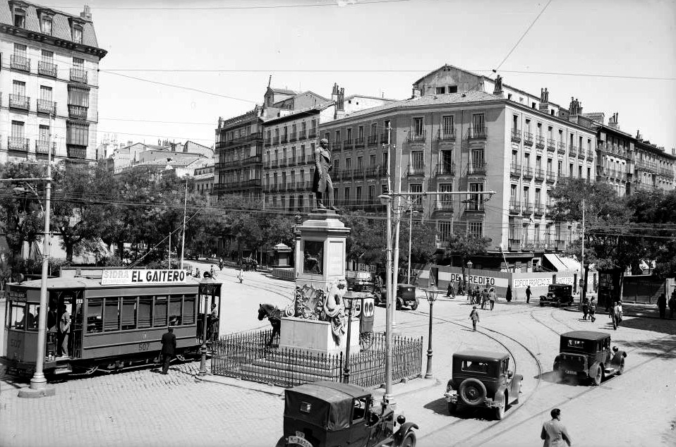 Tranva por la glorieta de Bilbao en 1930