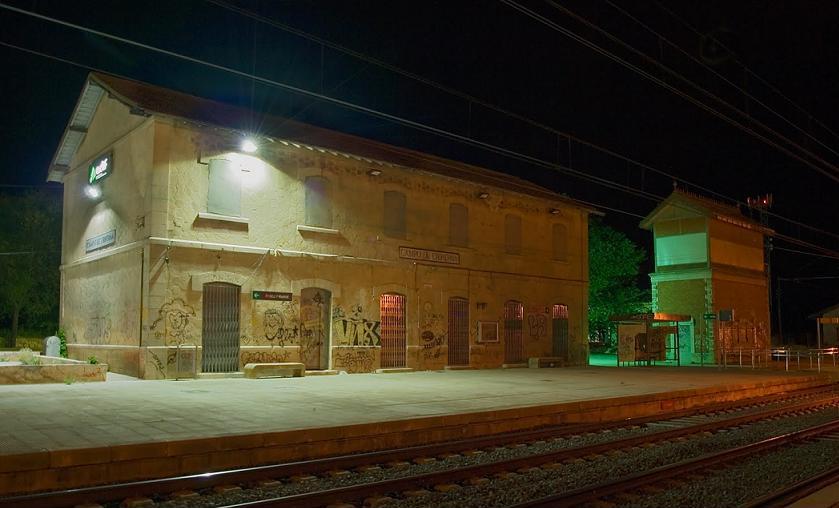 Vista nocturna de la estacin de Criptana