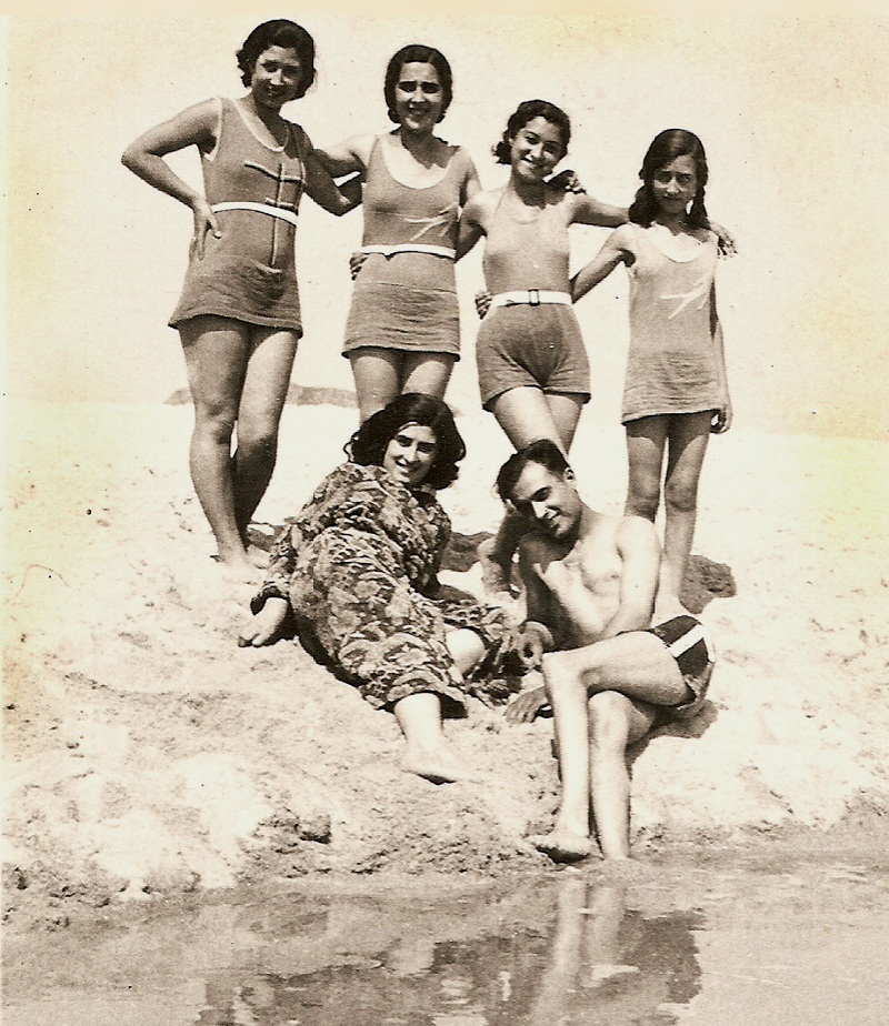  Mi madre y sus hermanas. Veraneo en Vigo