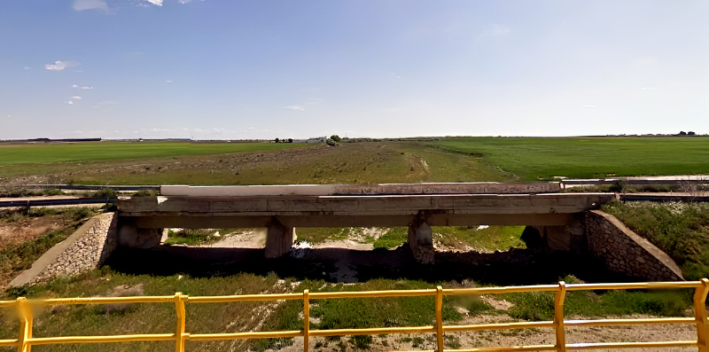 Antiguo puente sobre el ro Zncara en la carretera de Arenales