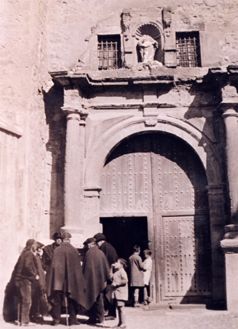 Antigua iglesia parroquial. Puerta de la Plaza