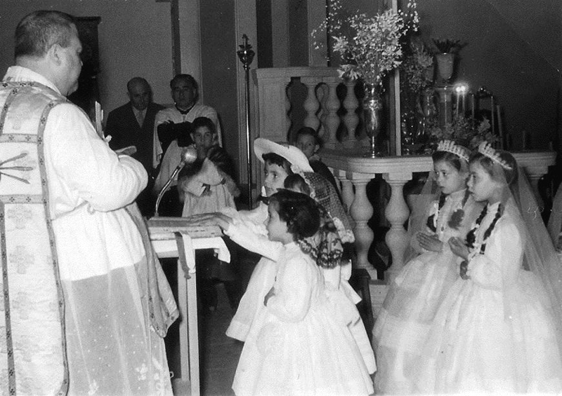 Primeras Comuniones en la recin inaugurada iglesia